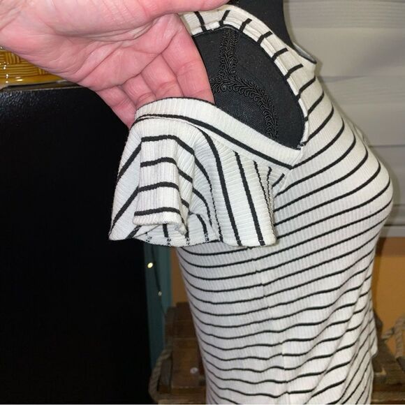 Aeo black white stripe soft n sexy rib Cold shoulder with flutter sleeve - Picture 2 of 6